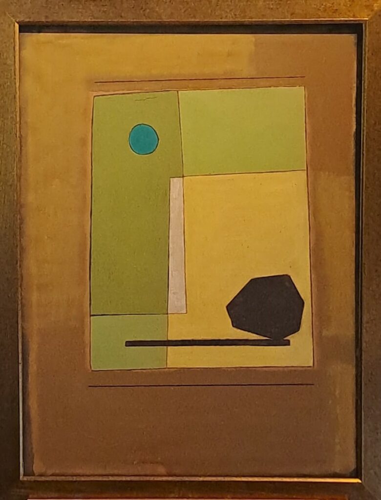 Gewagt Wägend. Osé et pesant. Klee aimait les titres énigmatiques.
Un rocher qui ne bouge pas. Le poids de ce qui est certain.
Un disque bleu, il flotte et a la légèreté de ce qui ose.
Mais l'un ne va pas sans l'autre car pour oser, il faut d'abord peser et pour peser, il faut déjà avoir osé.
Il n'y a pas de gagnant. Ils se tiennent, l'un par l'autre, dans le même silence.